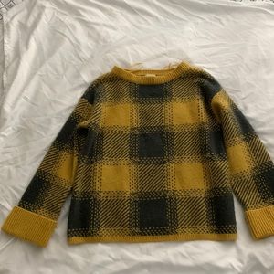 Simple plaid sweater, very warm and comfortable